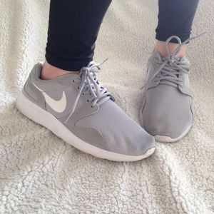 GREY NIKE RUNNING SHOES (US SIZE 9)